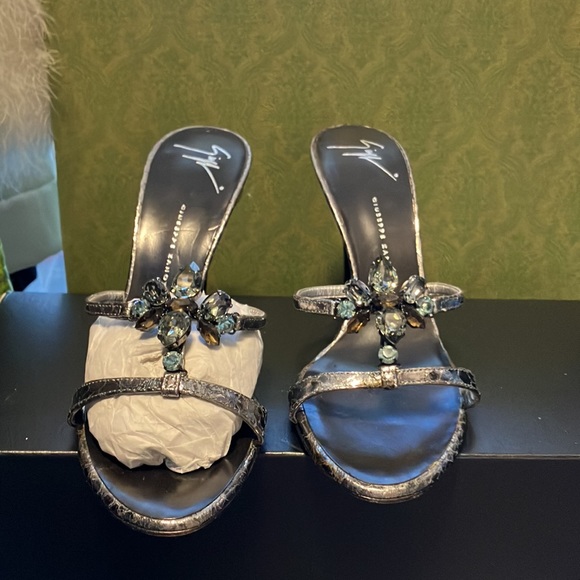 Giuseppe Zanotti 38 gorgeous perfect one wear!  $350 - Picture 10 of 12